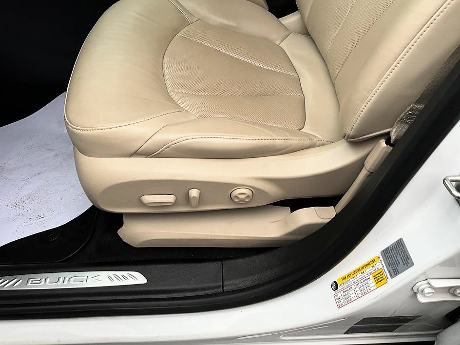Used 2019 Buick Envision Premium AWD/4WD image 16