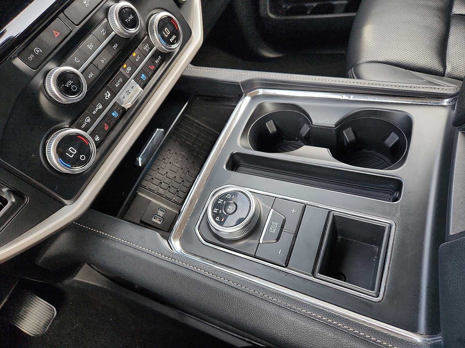 Used 2024 Ford Expedition Max XLT image 25