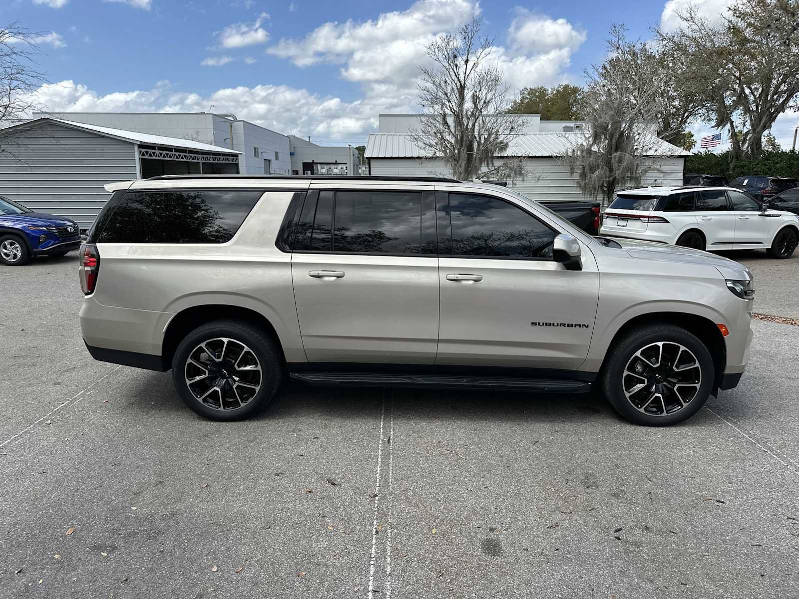 Used 2023 Chevrolet Suburban RST AWD/4WD image 7