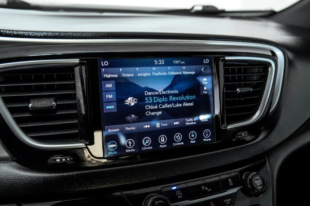 Used 2019 Chrysler Pacifica Touring-L w/ S Appearance Package FWD image 25