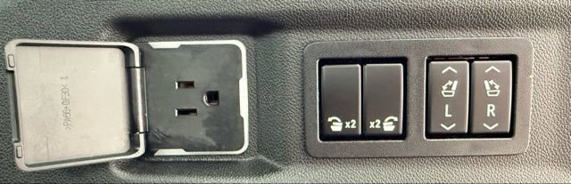 Used 2022 GMC Yukon SLT w/ SLT Luxury Package image 14