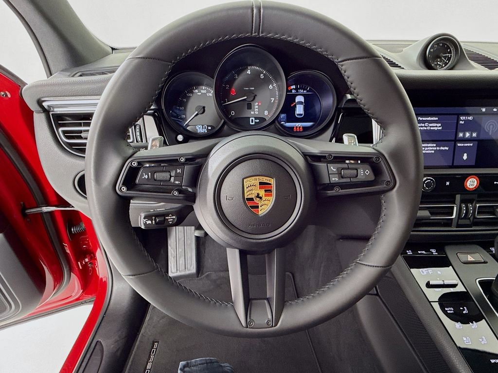 Certified 2025 Porsche Macan AWD/4WD image 15