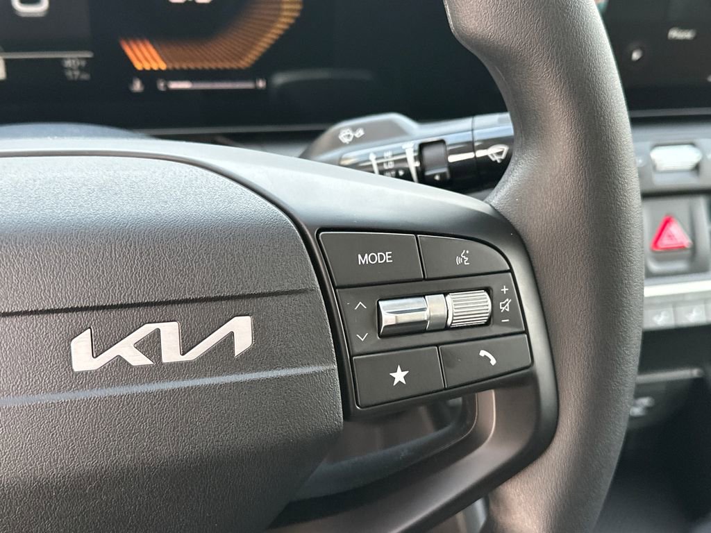 New 2025 Kia K4 LXS image 23