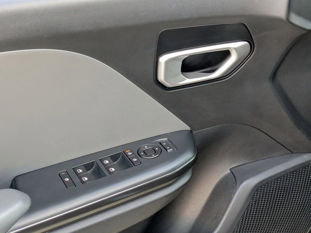 Used 2025 Kia K4 LXS image 13