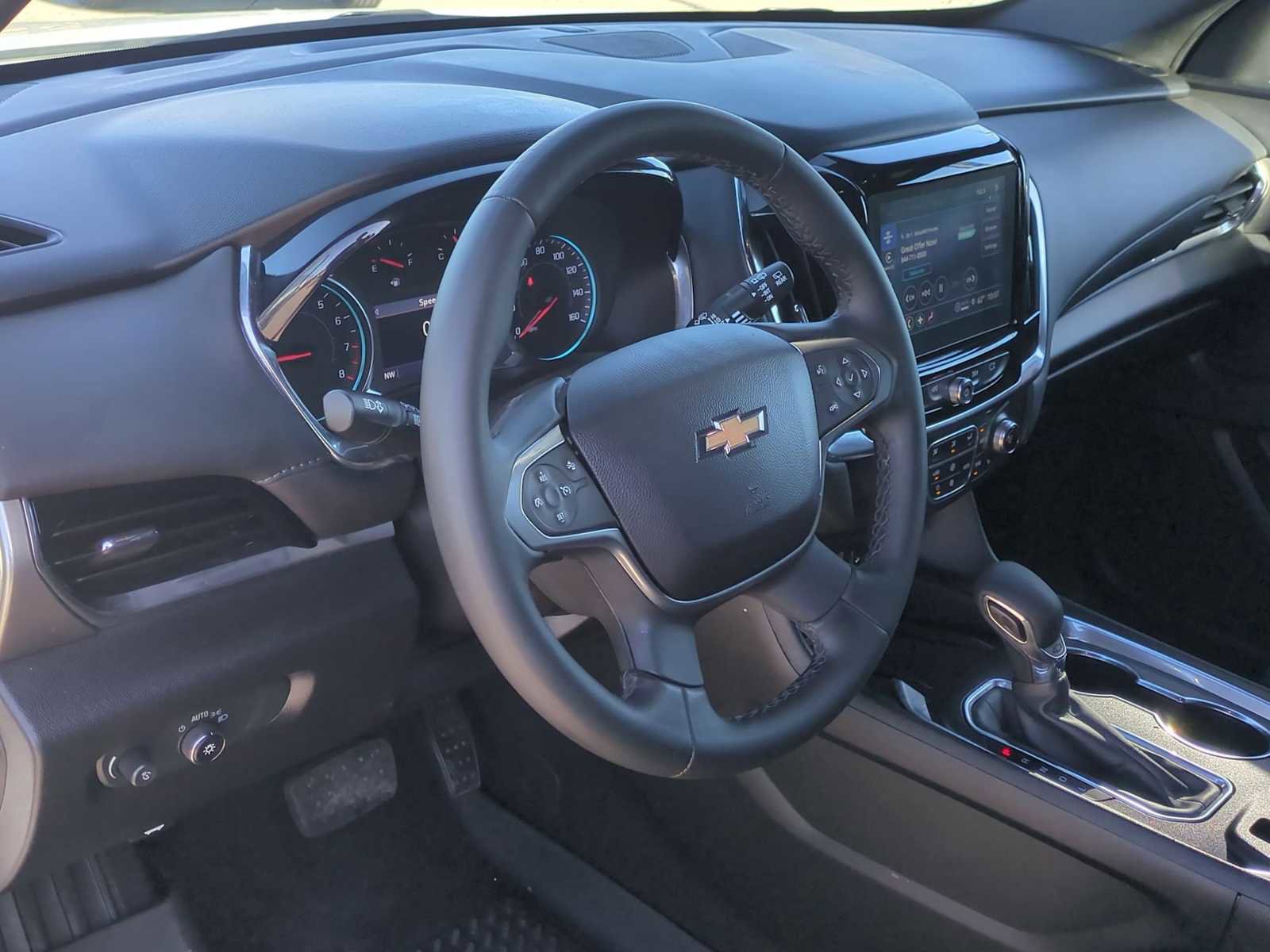 Used 2023 Chevrolet Traverse LT image 10