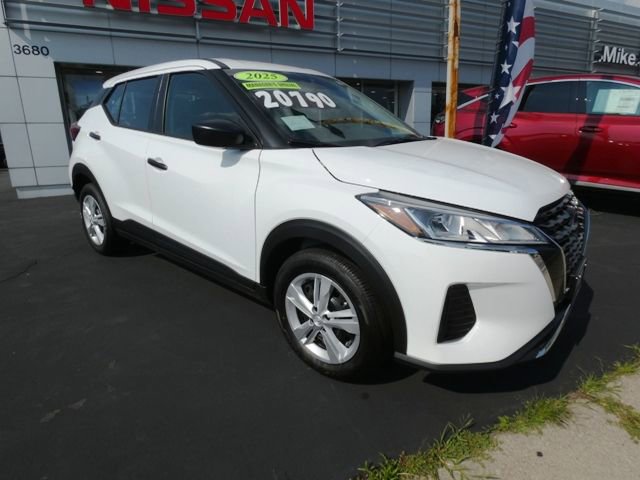 New 2025 Nissan Kicks Play S