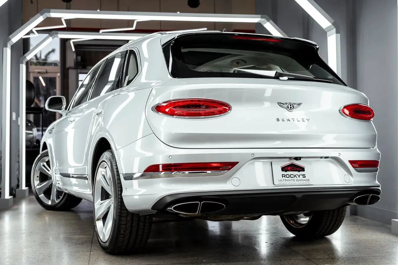 Used 2023 Bentley Bentayga AWD/4WD image 8