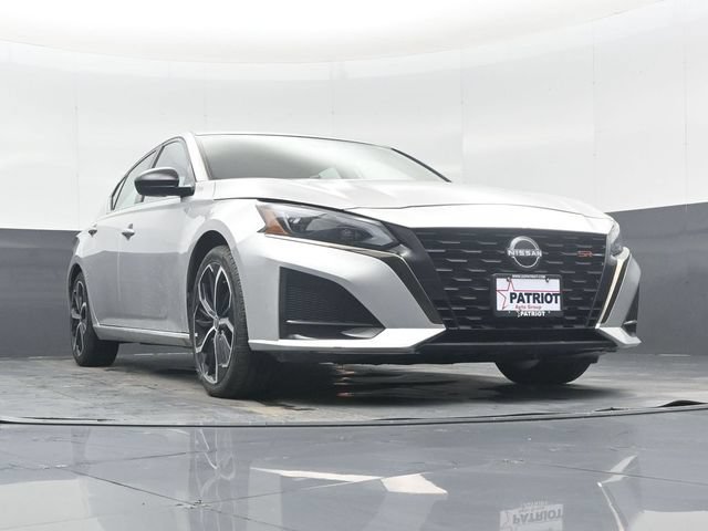 Used 2023 Nissan Altima 2.5 SR FWD image 46
