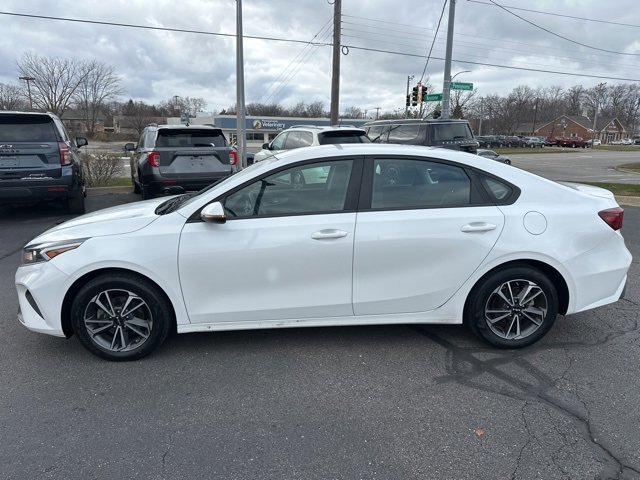 Used 2023 Kia Forte LXS w/ LXS Technology Package image 3