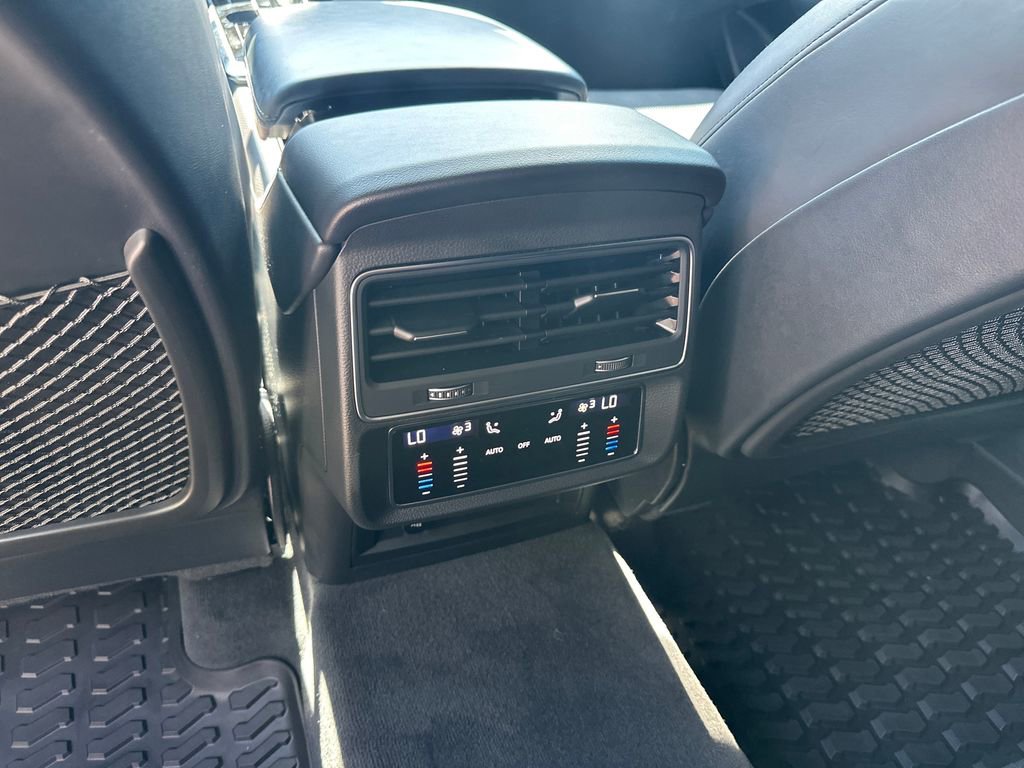 Used 2023 Audi RS Q8 AWD/4WD image 30