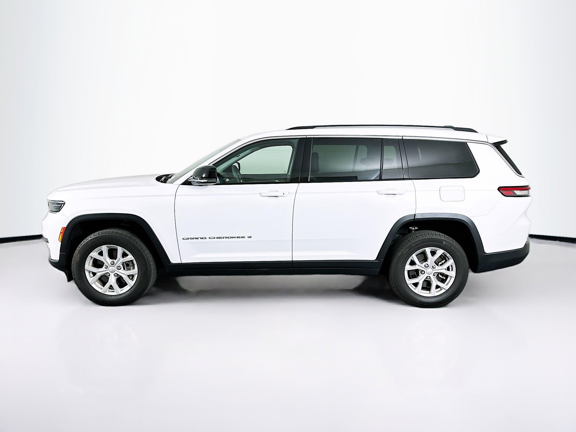 Used 2023 Jeep Grand Cherokee L Limited AWD/4WD image 4