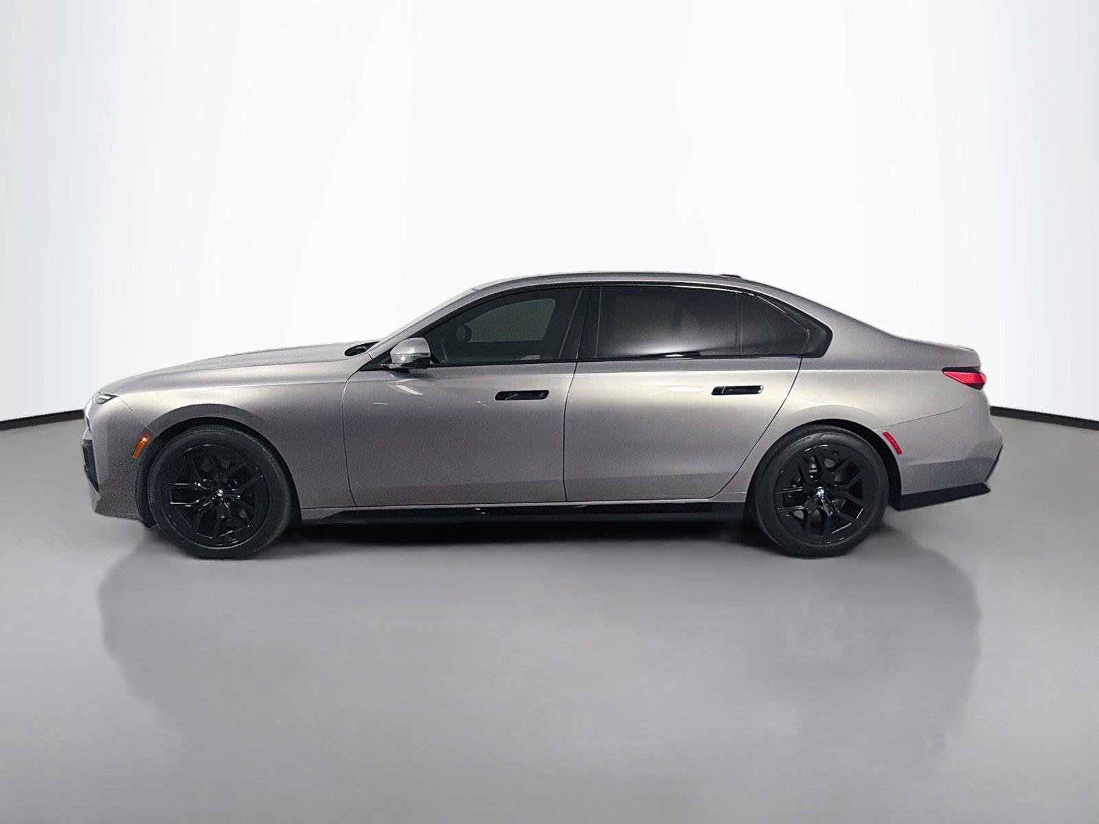 Used 2024 BMW 740i xDrive w/ Premium Package AWD/4WD image 8