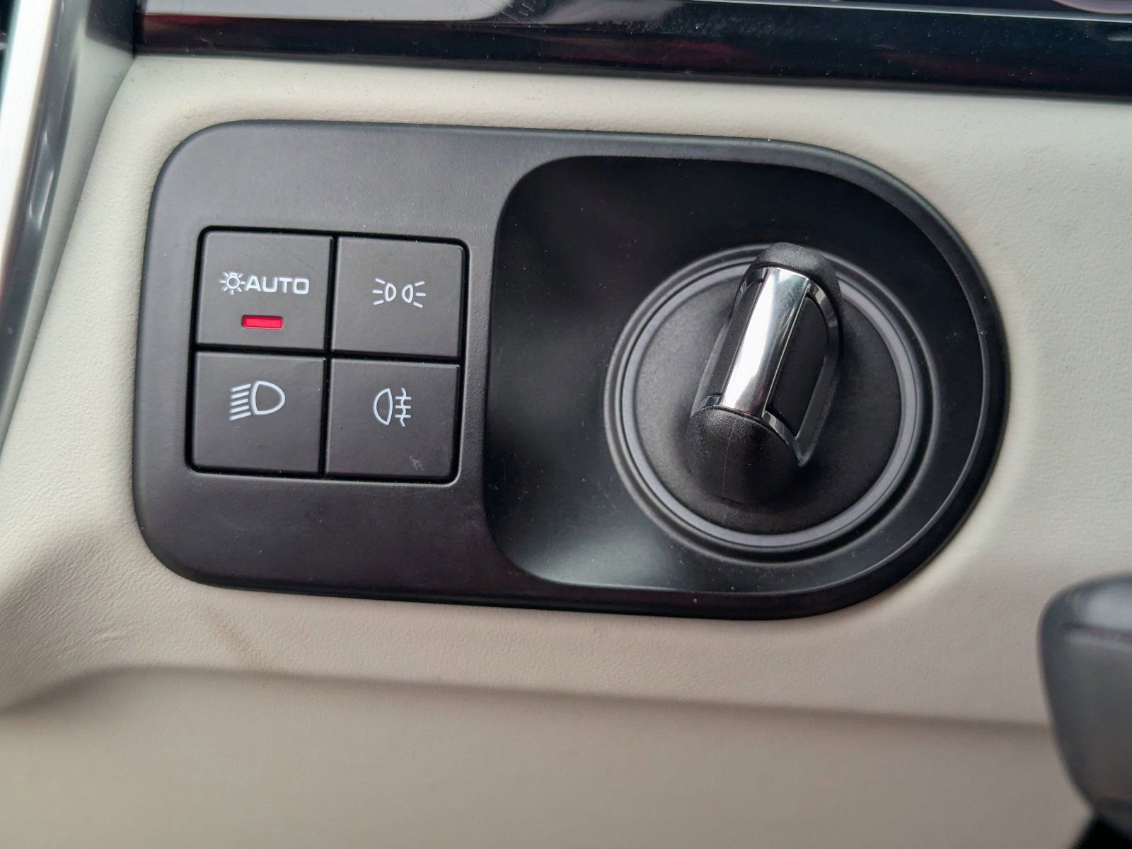 Used 2022 Porsche Cayenne S Platinum image 31