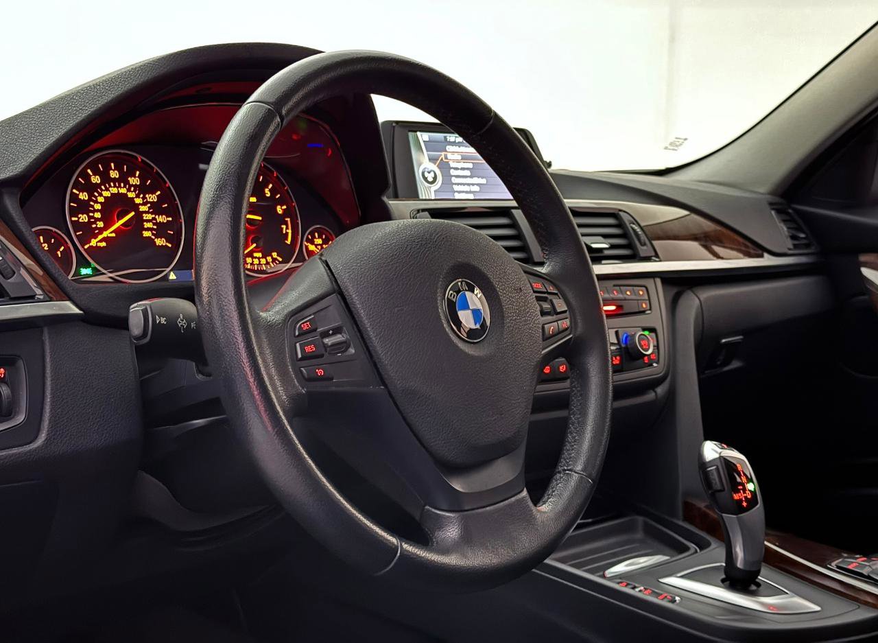 Used 2014 BMW 320i xDrive Sedan AWD/4WD image 19