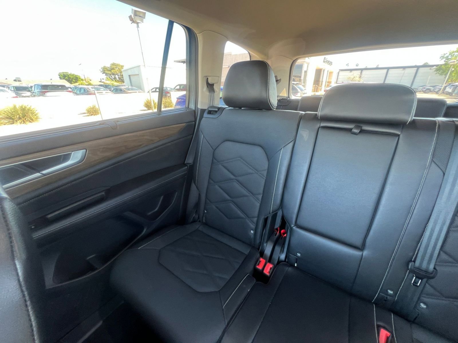 Used 2025 Volkswagen Atlas SE AWD/4WD image 41