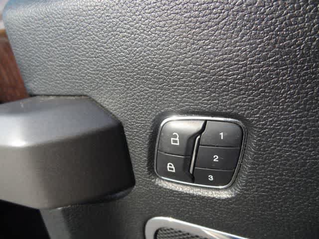 Used 2015 Ford F150 Platinum w/ Equipment Group 701A Luxury AWD/4WD image 15
