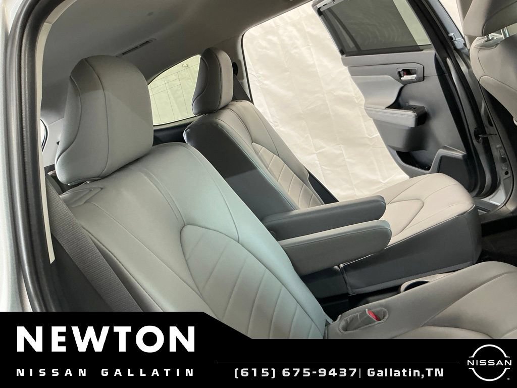 Used 2024 Toyota Highlander XLE AWD/4WD image 21
