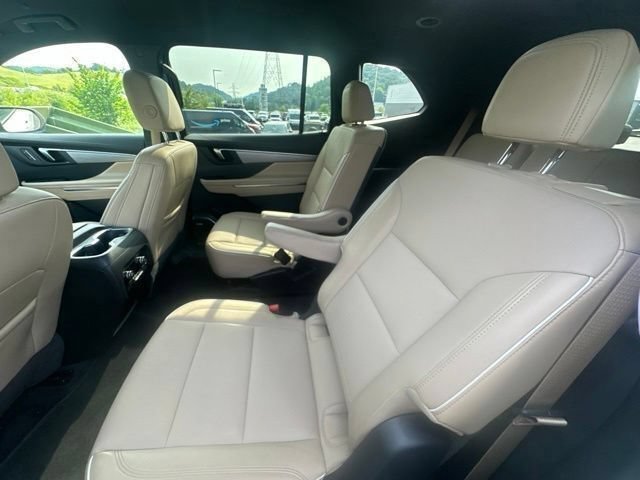Used 2025 Buick Enclave Preferred AWD/4WD image 19