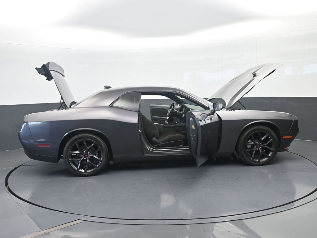 Used 2022 Dodge Challenger SXT w/ Driver Convenience Group RWD image 62
