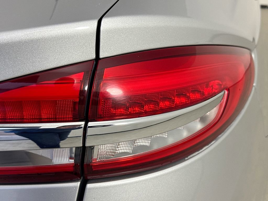 Used 2017 Ford Fusion SE FWD image 31