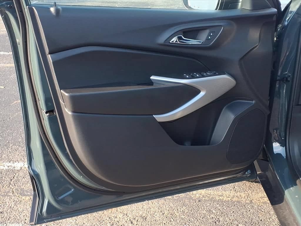 New 2026 Chevrolet Trax LS w/ LS Convenience Package FWD image 14