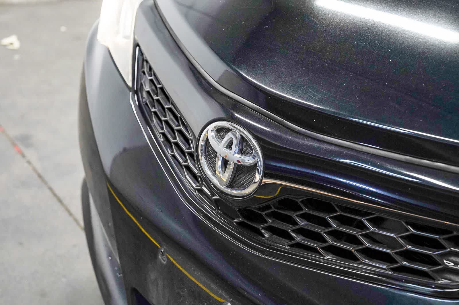 Used 2012 Toyota Camry SE FWD image 8