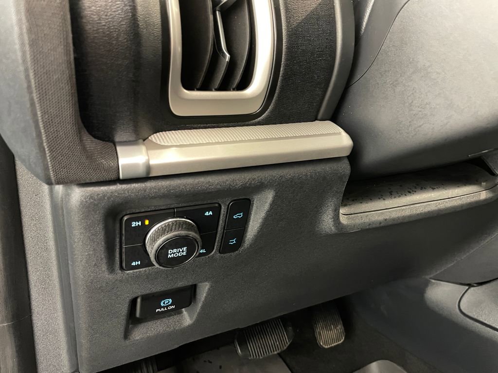 Used 2025 Ford Expedition Max Active AWD/4WD image 32