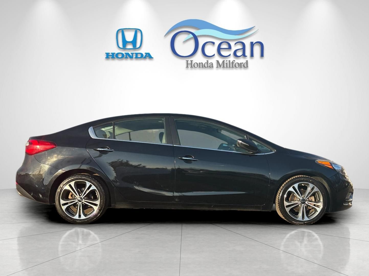 Used 2015 Kia Forte EX w/ Premium Package image 2