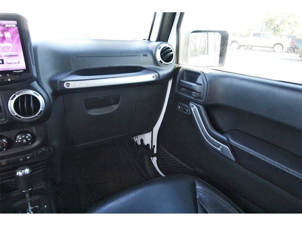 Used 2016 Jeep Wrangler Unlimited Rubicon image 10