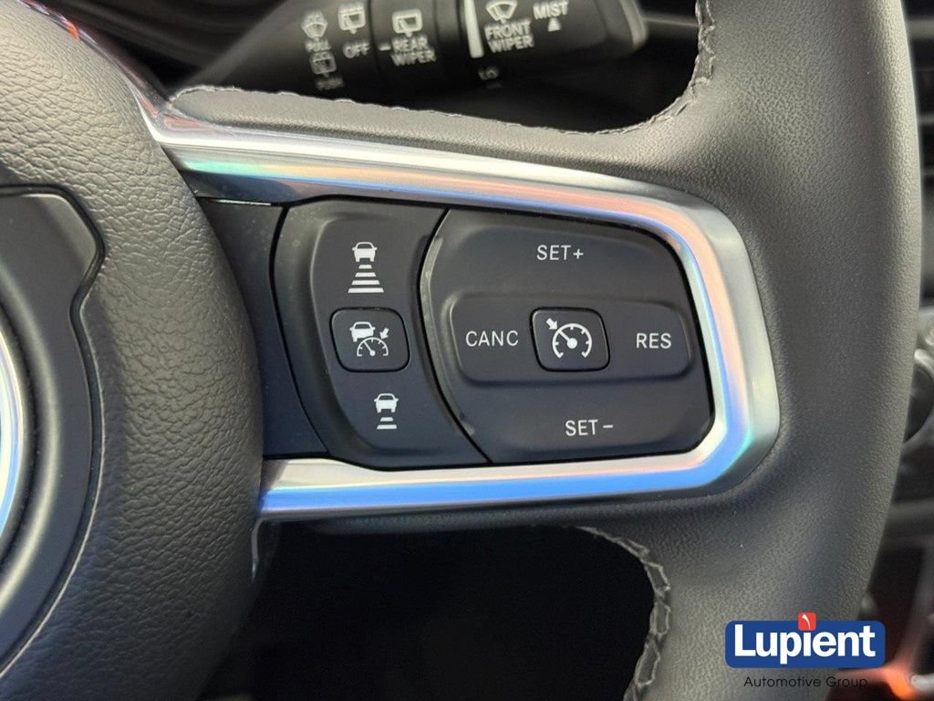 Used 2025 Jeep Wrangler Unlimited Sahara AWD/4WD image 26