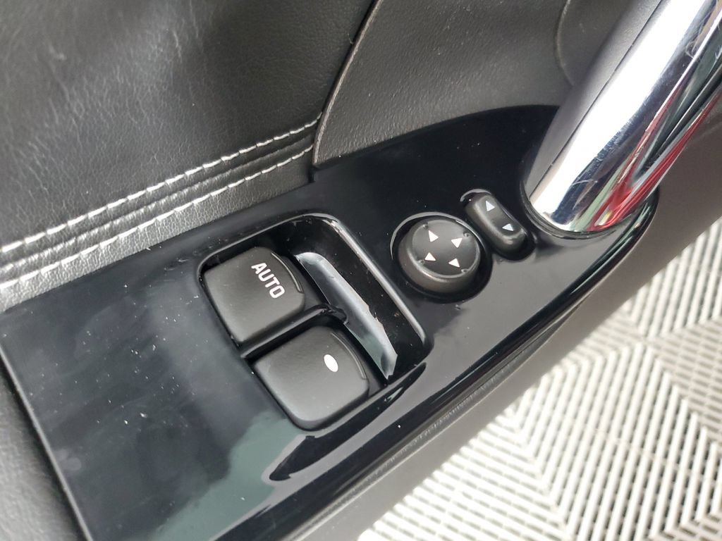 Used 2009 Saturn Sky w/ Premium Trim Package RWD image 10