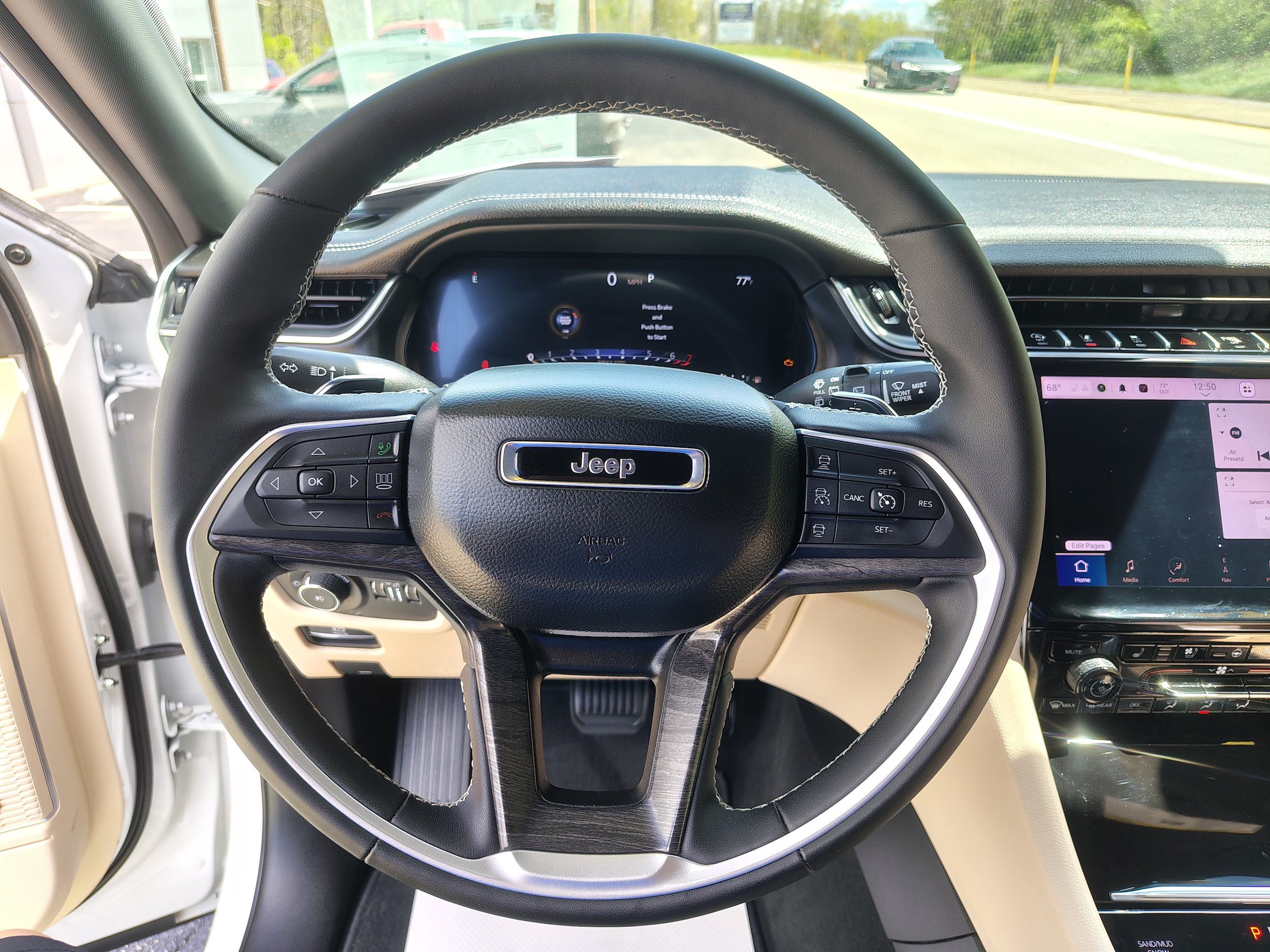 Certified 2025 Jeep Grand Cherokee Limited w/ Luxury Tech Group II AWD/4WD image 36