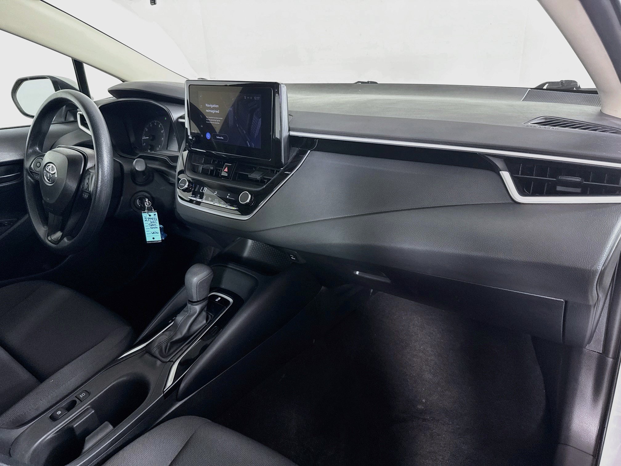 Used 2025 Toyota Corolla LE FWD image 34