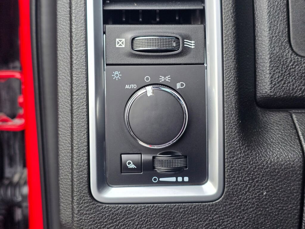 Used 2021 RAM 1500 Classic Warlock w/ Luxury Group image 23