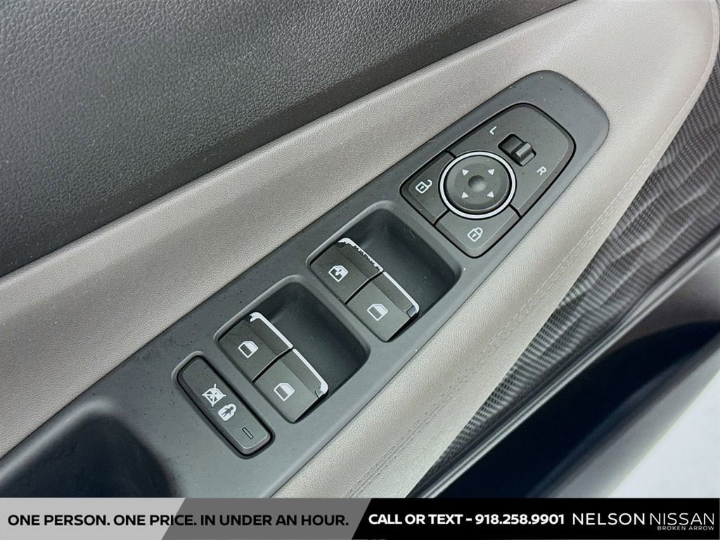 Used 2019 Hyundai Santa Fe SE FWD image 17
