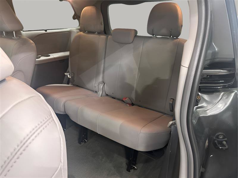 Used 2017 Toyota Sienna XLE w/ XLE Navigation Package FWD image 14