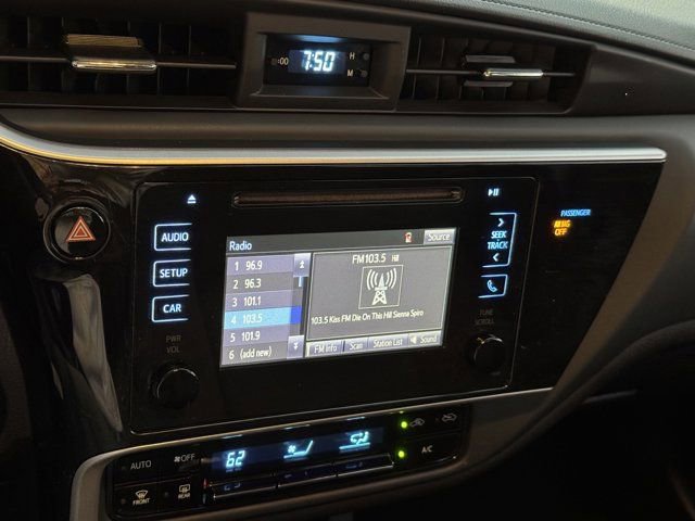 Used 2018 Toyota Corolla LE FWD image 21