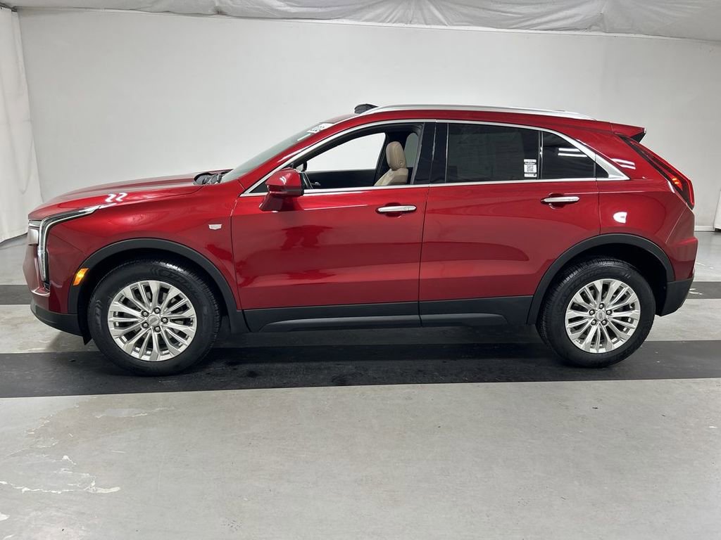 Used 2024 Cadillac XT4 Luxury w/ Cold Weather Package image 6