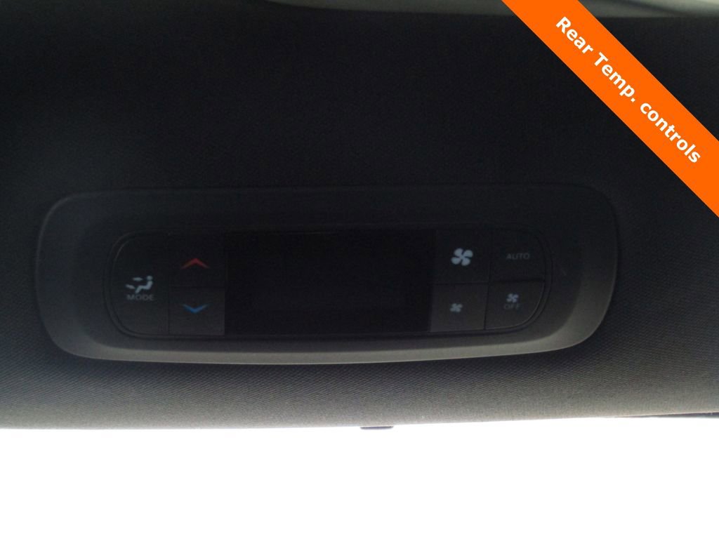 Used 2025 Chrysler Pacifica Select FWD image 19