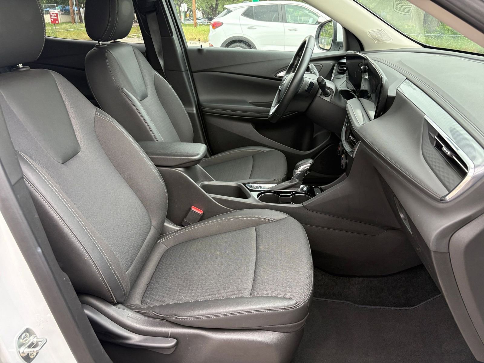 Used 2025 Buick Encore GX Preferred FWD image 36
