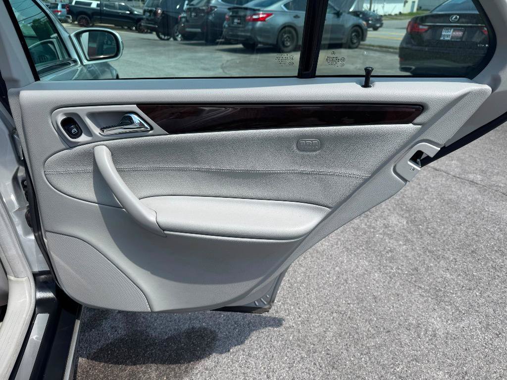 Used 2005 Mercedes-Benz C 320 Sedan image 26