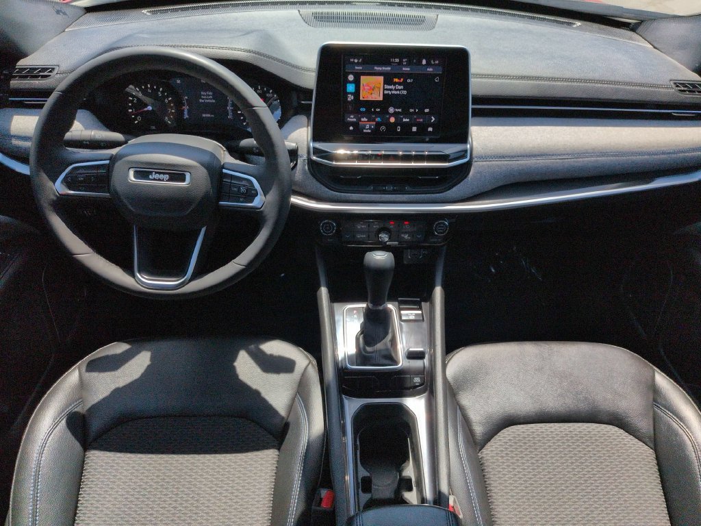 Used 2025 Jeep Compass Latitude w/ Sun & Sound Group AWD/4WD image 25