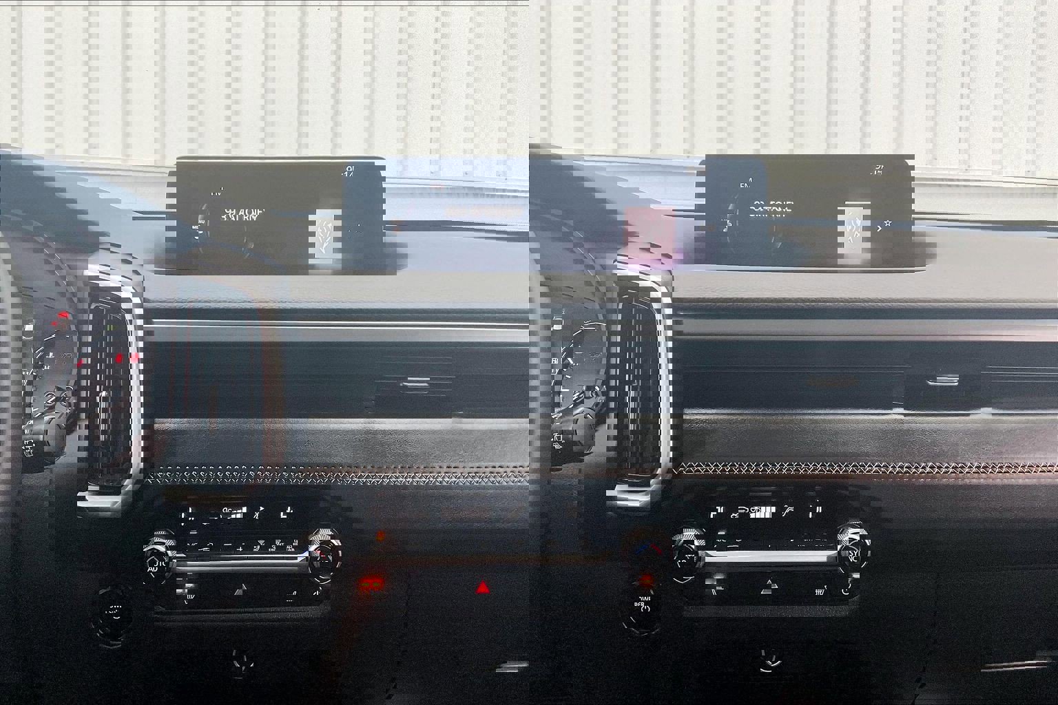 Used 2025 MAZDA CX-50 AWD 2.5 Hybrid w/ Premium Pkg image 38