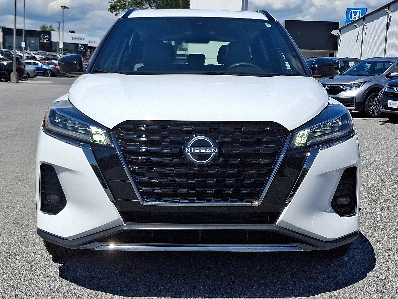 Used 2023 Nissan Kicks SR w/ SR Premium Package image 2