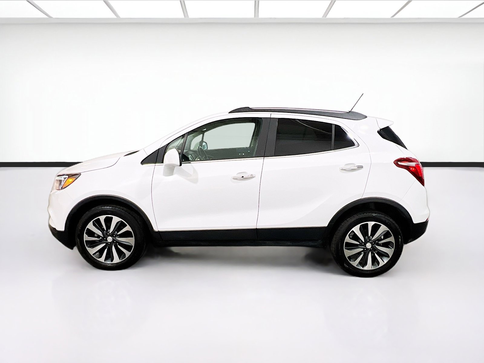 Used 2022 Buick Encore Preferred w/ Safety Package FWD image 20