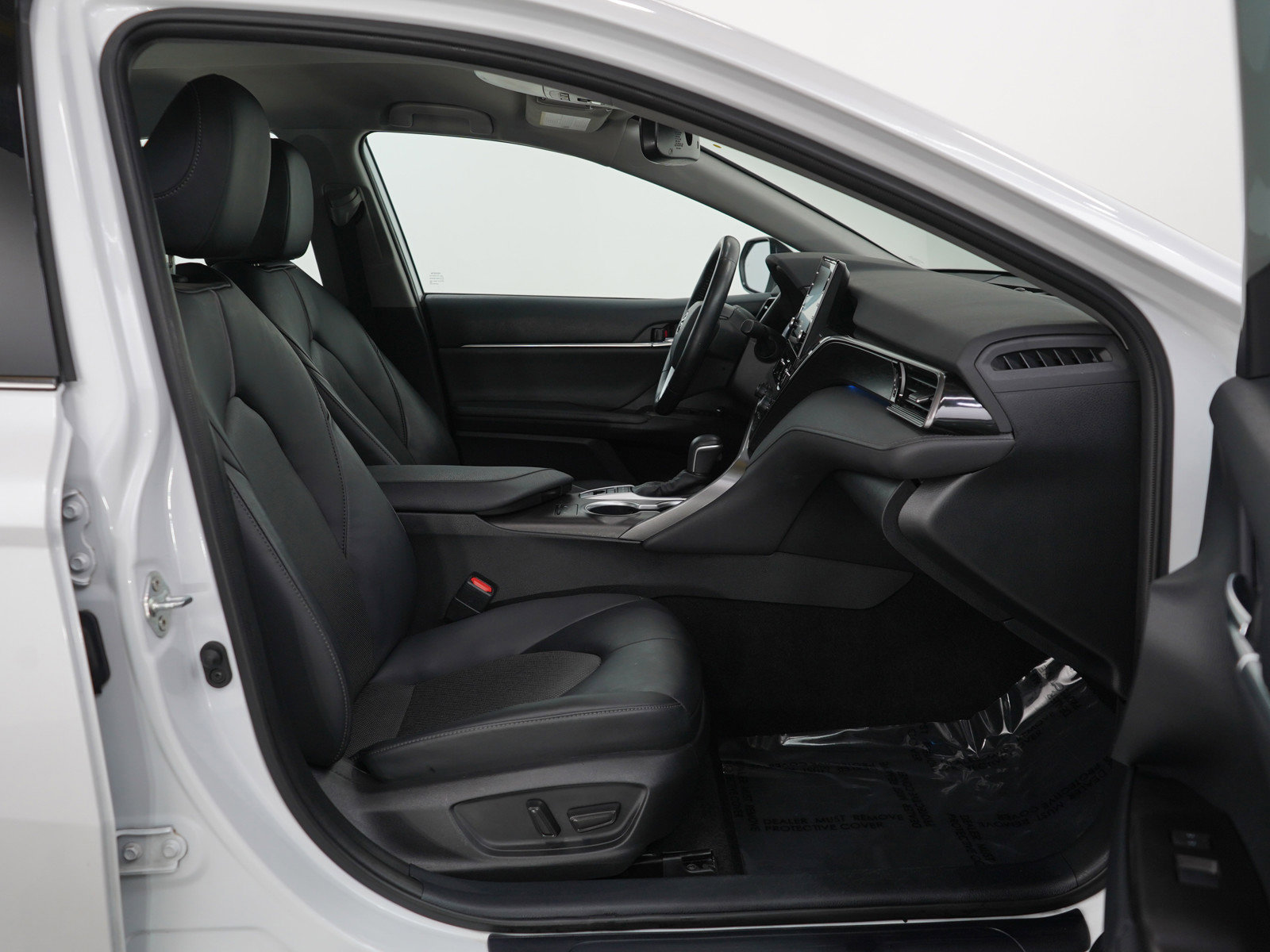 Used 2022 Toyota Camry XLE image 9