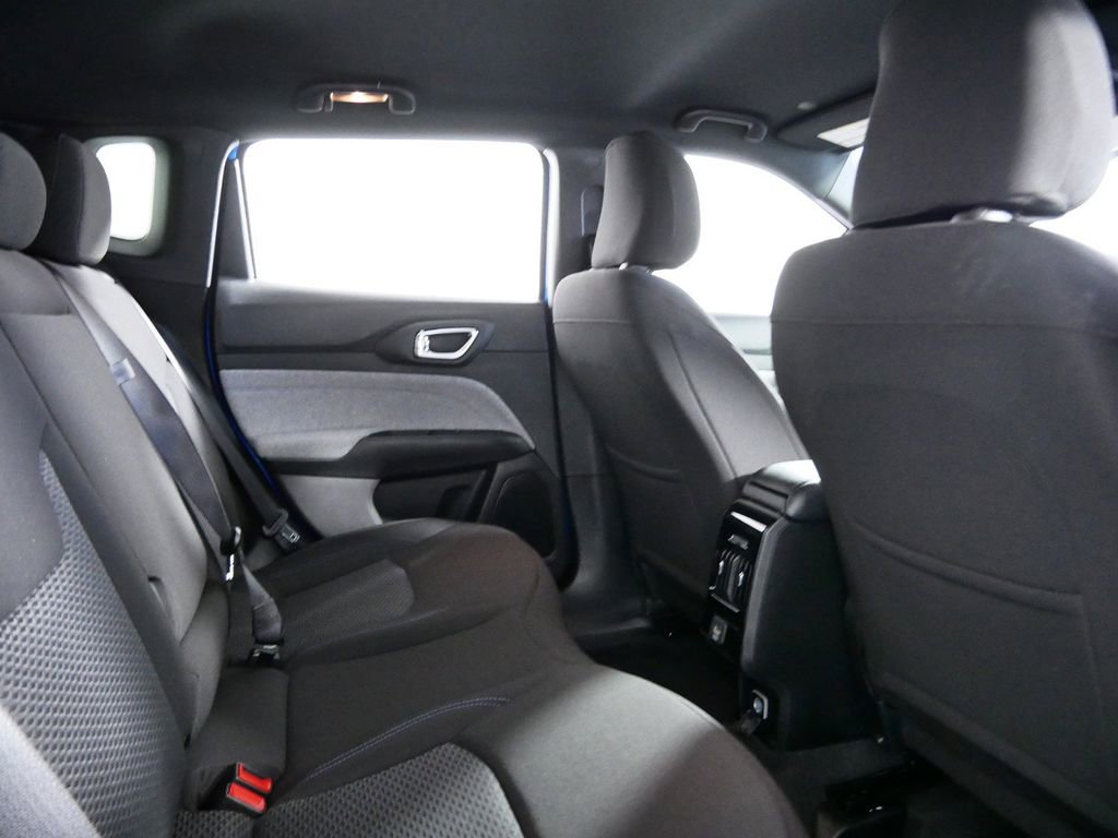 Used 2024 Jeep Compass Sport image 22