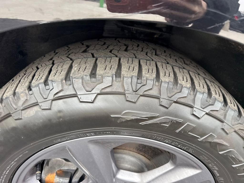 Used 2024 Ford Edge SEL w/ Sport Appearance Package image 23