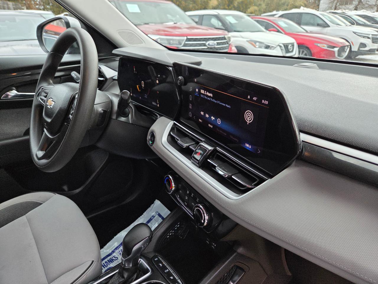 Used 2025 Chevrolet TrailBlazer LT w/ LT Cold Weather Package FWD image 23