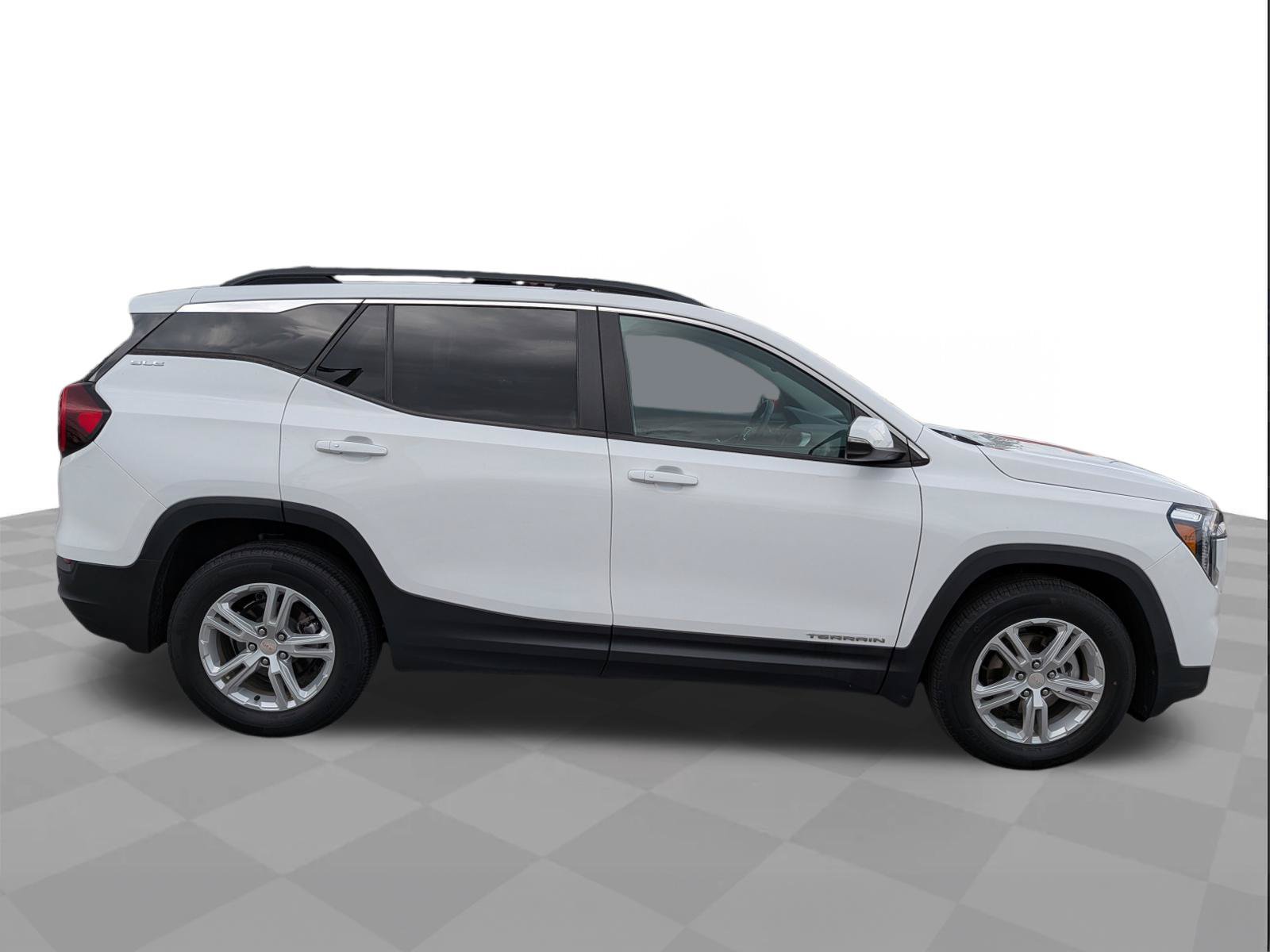 Certified 2022 GMC Terrain SLE w/ Driver Convenience Package FWD image 3